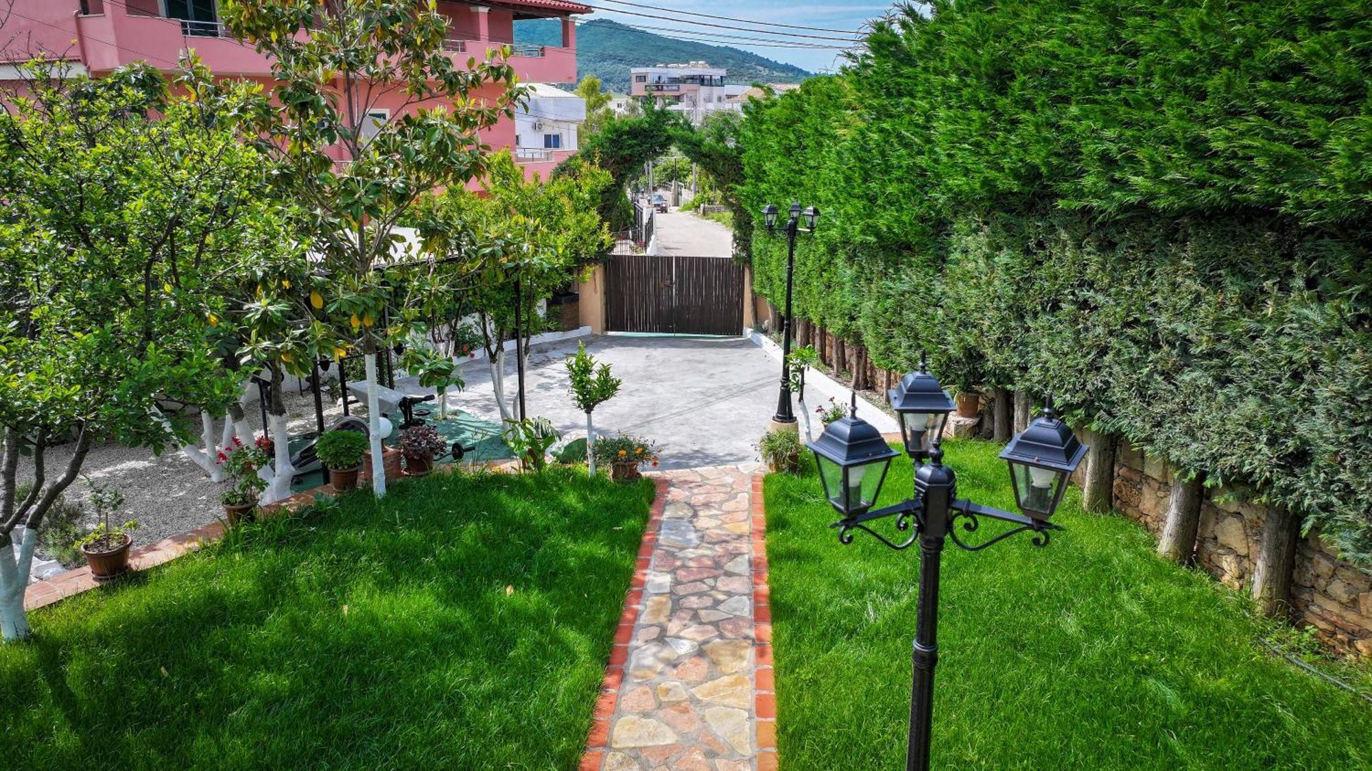 Villa M Cako *