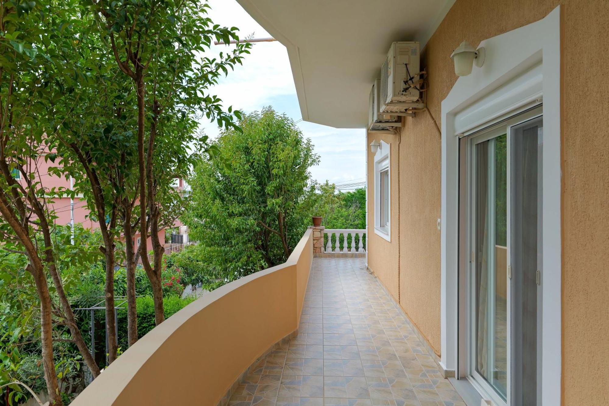 M Cako Villa
