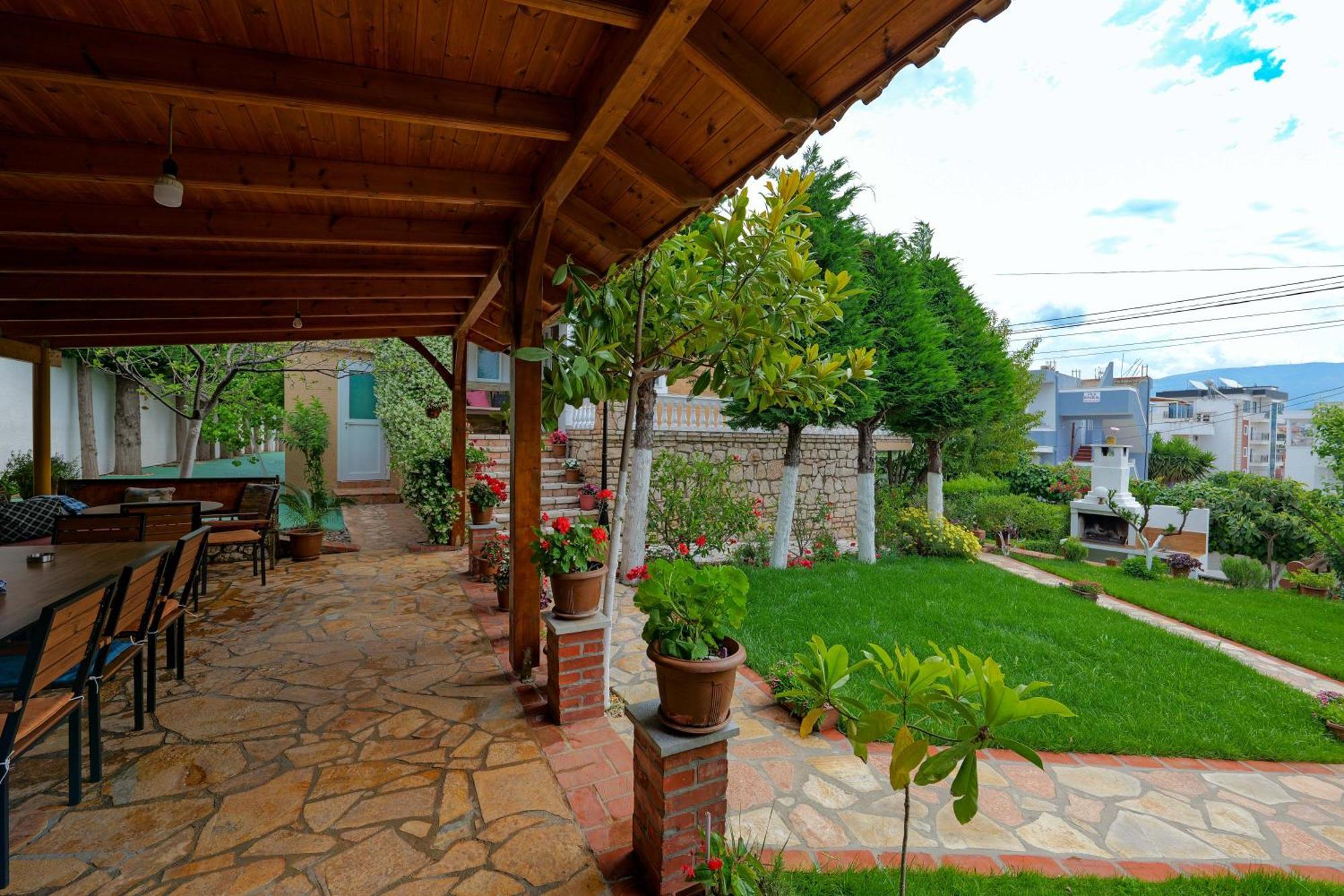 Villa M Cako