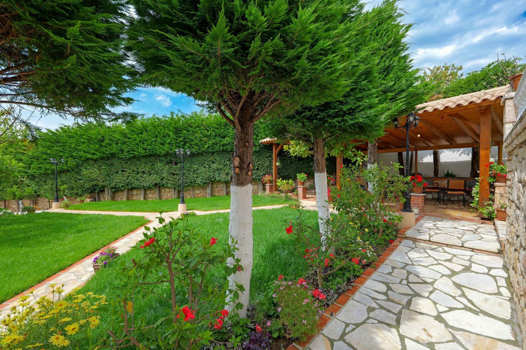 Villa M Cako *